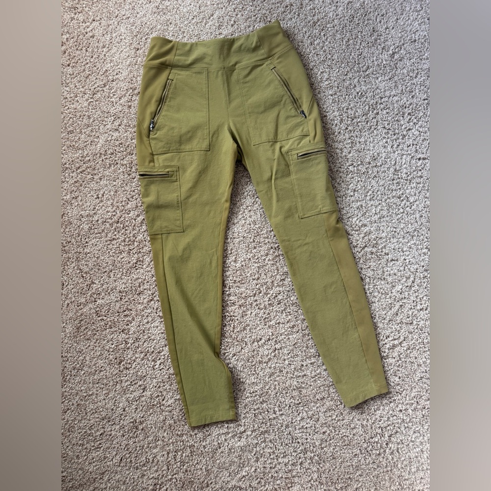 Athleta Headlands Hybrid Highrise Cargo Legging in Olive Green